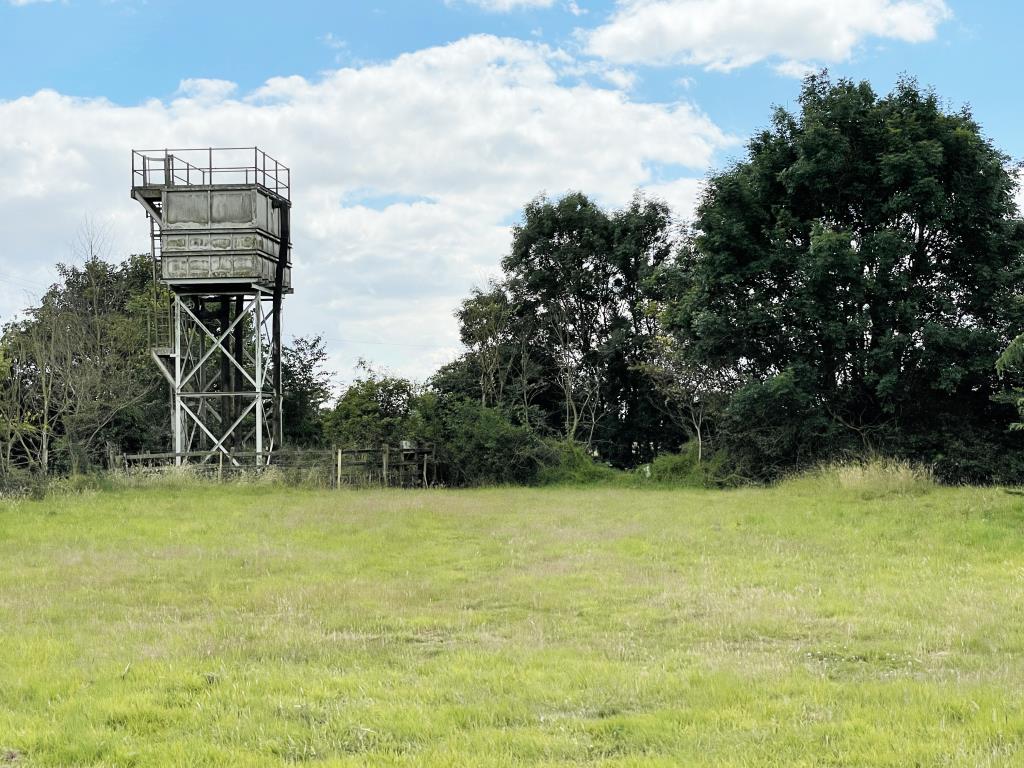 Lot: 42 - FREEHOLD WATER BOOSTER STATION - 
